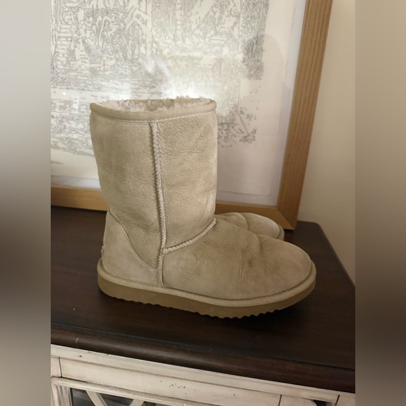UGG Australia Women's Classic Short Shearling Leather Winter Boots Sand Size 7 - Picture 3 of 8